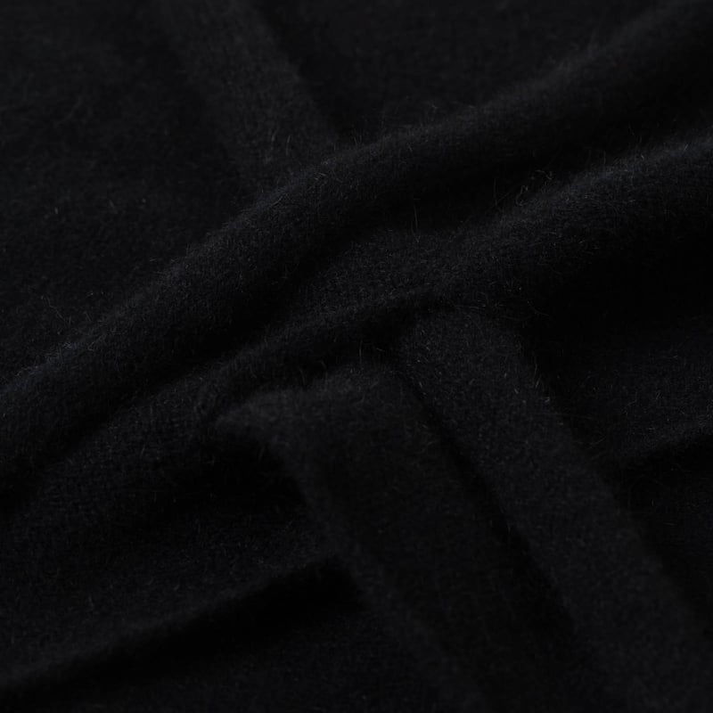 MACKIE Ardmhor Triangle Hole Scarf detail (8)