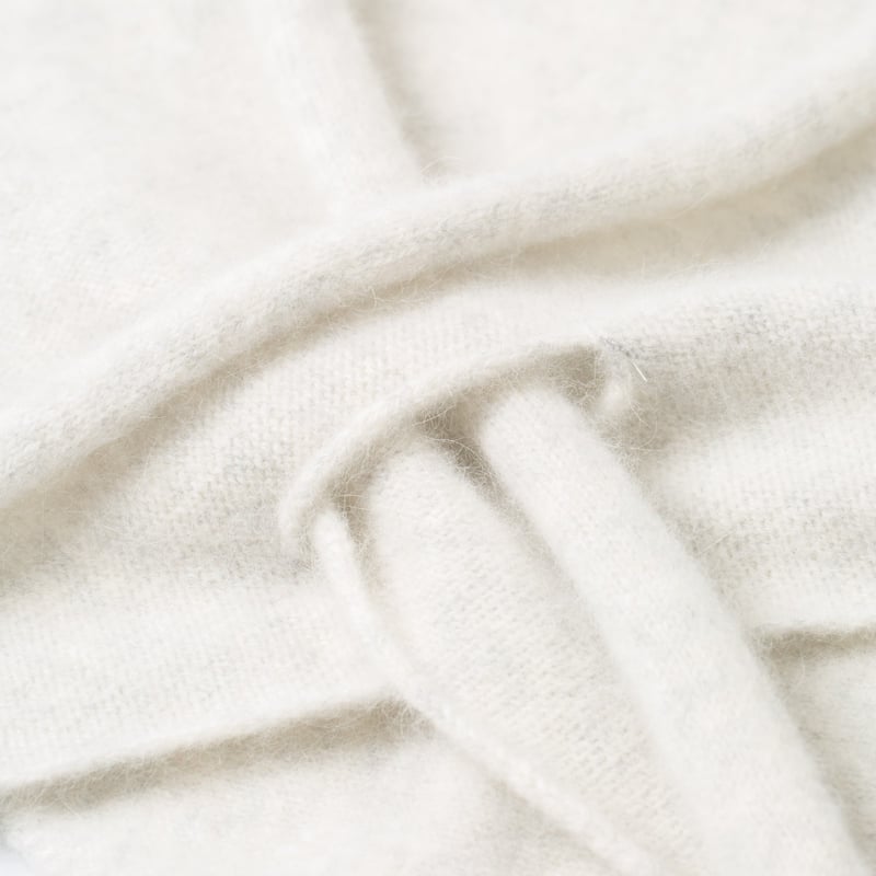 MACKIE Ardmhor Triangle Hole Scarf detail (6)