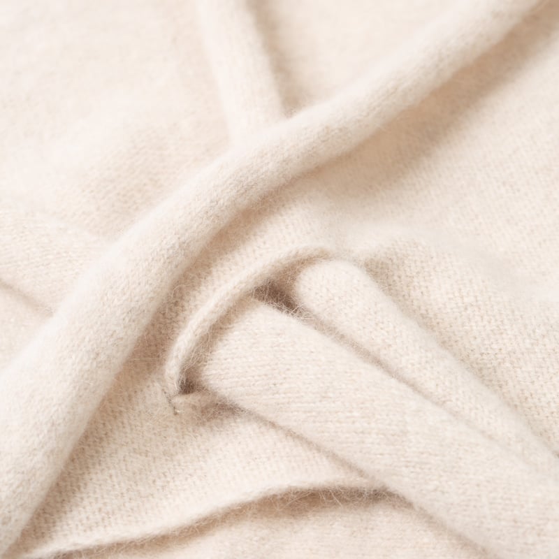 MACKIE Ardmhor Triangle Hole Scarf detail (6)