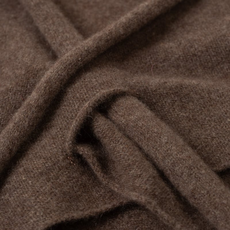 MACKIE Ardmhor Triangle Hole Scarf detail (6)