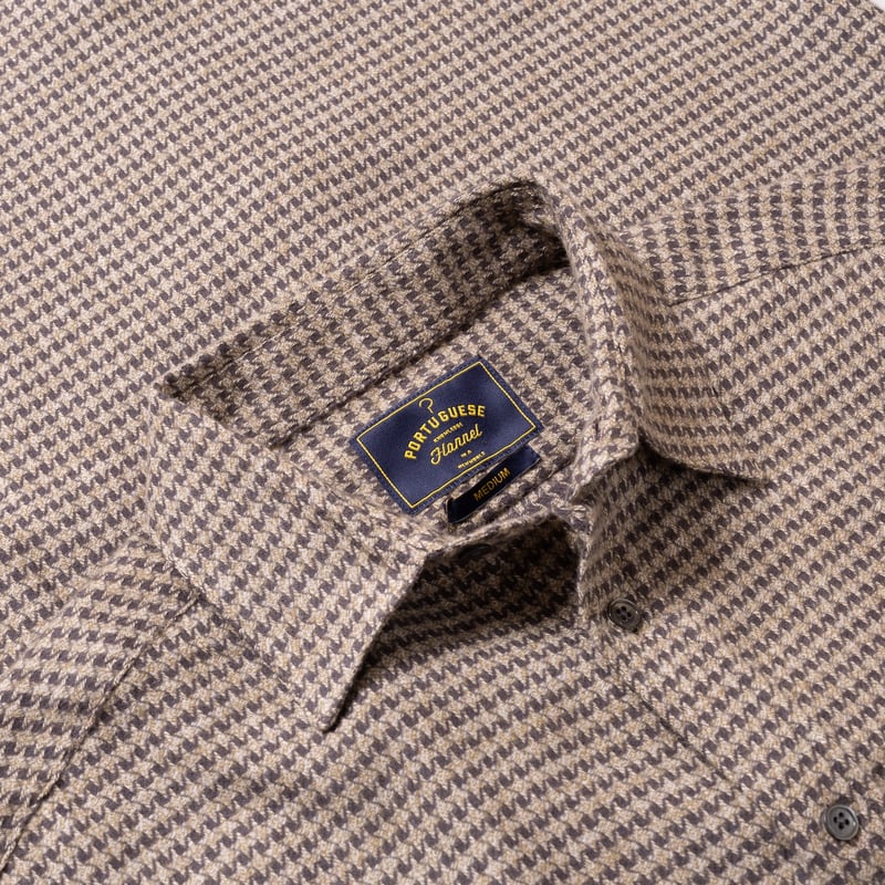 Image flâneurs PORTUGUESE FLANNEL / Abstract Shirt Charcoal détail col