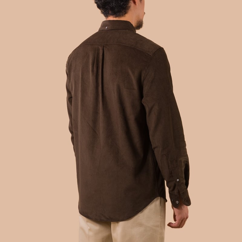 image PORTUGUESE-FLANNEL-flâneurs-chemise-velours-Lobo-Brown de dos