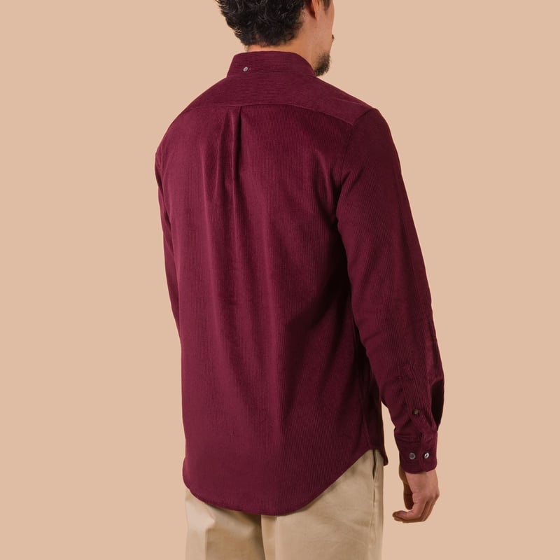 image PORTUGUESE-FLANNEL-flâneurs-chemise-velours-Lobo-burgundy de dos