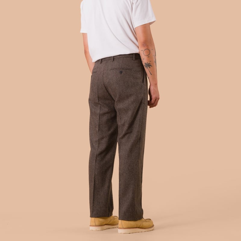 pantalon PORTUGUESE FLANNEL Single Pleat Wool Trousers Herringbone Brown flaneurs de dos