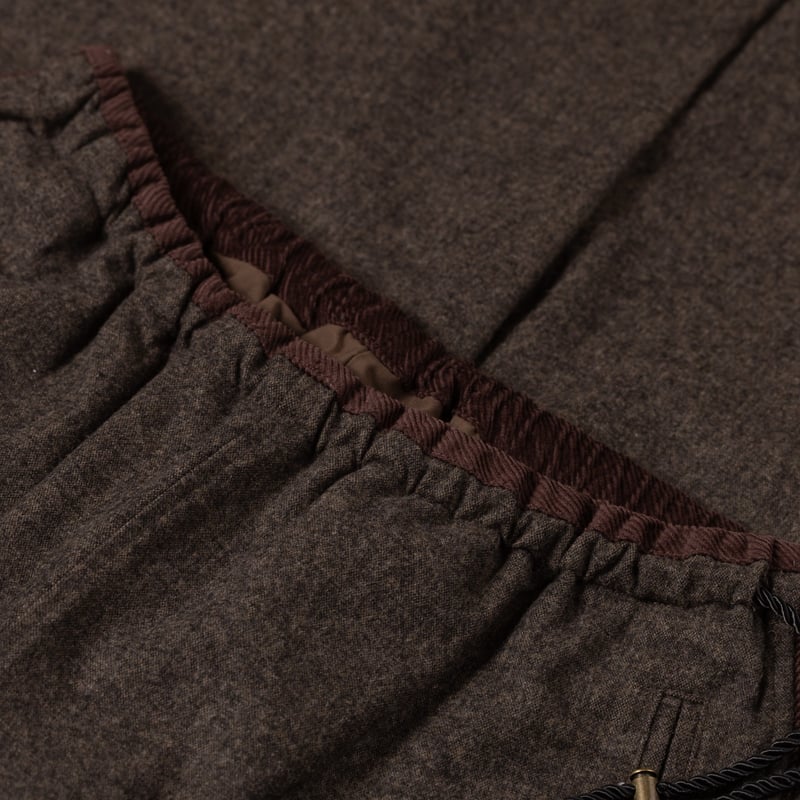 Image flâneurs FRIZMWORKS / Wool Easy Pants Forest Black détail ceinture