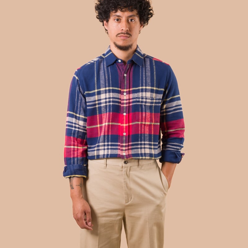 vignette flaneurs Portuguese Flannel Sage Shirt worn front inside