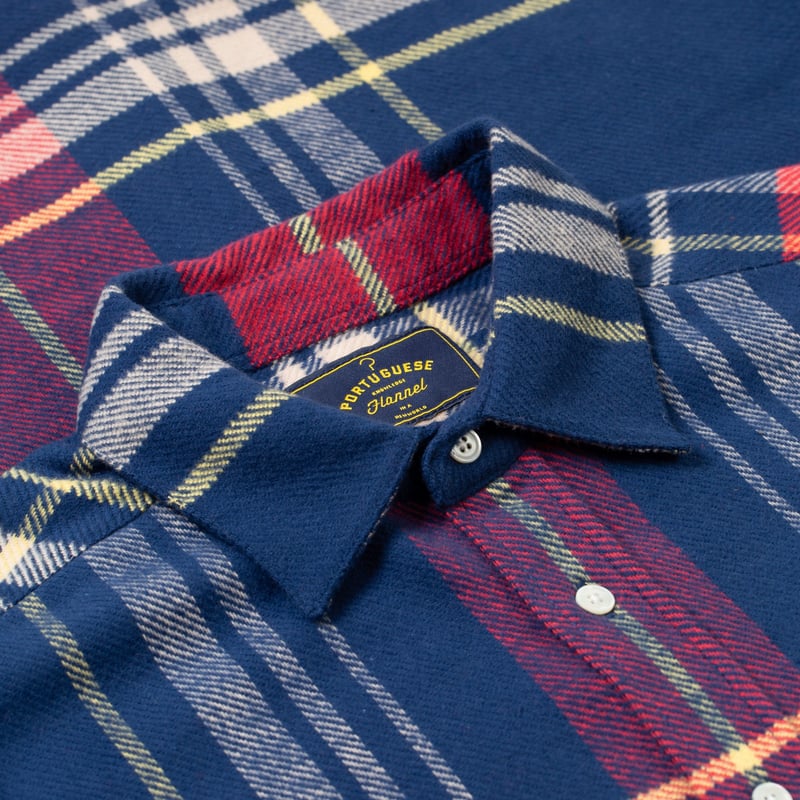 details flaneurs Portuguese Flannel Sage Shirt (3)