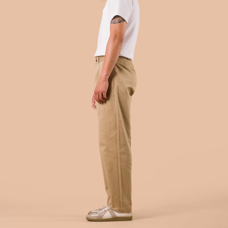 flaneurs NIGEL CABOURN Officers Pant Weapon Beige worn side