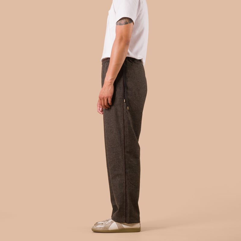 flaneurs Frizmworks Wool Easy Pants Forest Black worn side