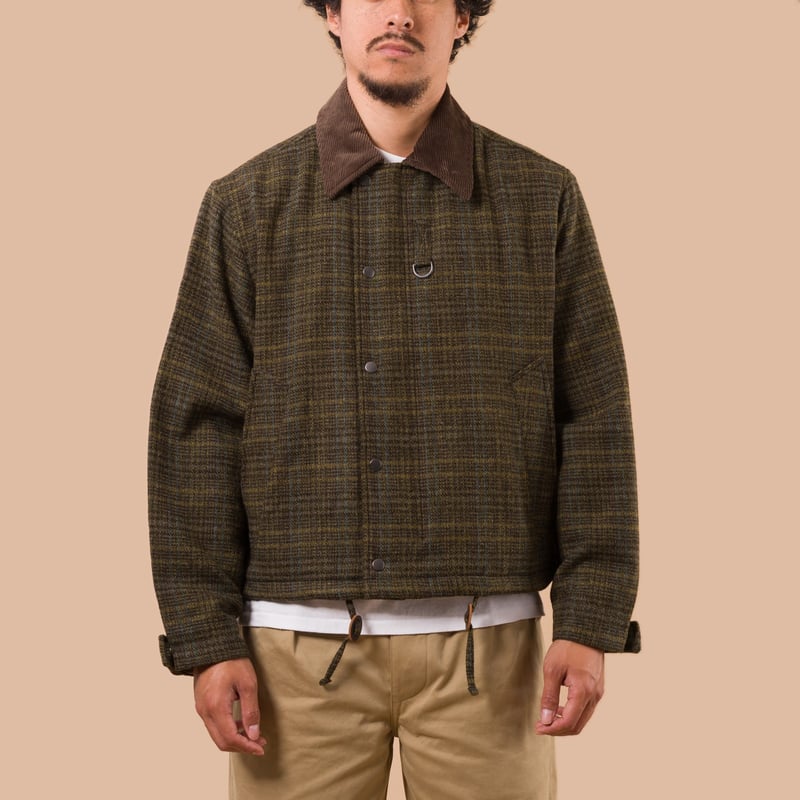 flaneurs Frizmworks Wool Heritage Hunting Jacket Seaweed worn front