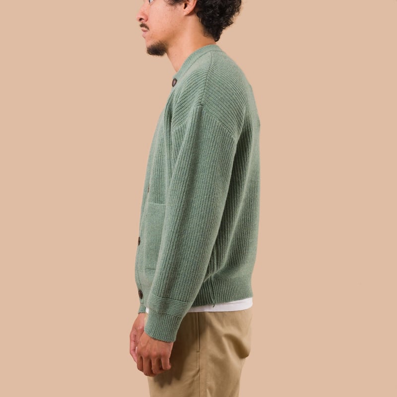 flaneurs Frizmworks Heavy Wool Round Cardigan Jade Green worn side