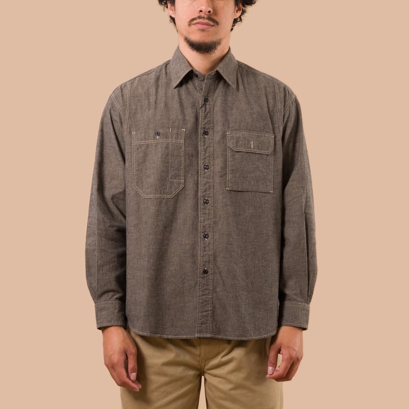 flaneurs Frizmworks1920S Chambray Work Shirt Mud worn front