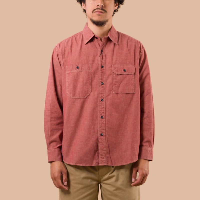 flaneurs Frizmworks1920S Chambray Work Shirt Red worn front