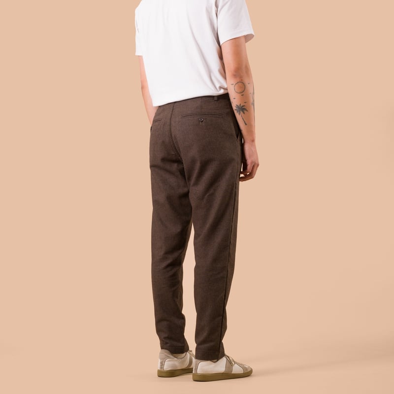 flaneurs worn back UNIVERSAL WORKS pantalon laine Recycled Italian Tweed Military Chino Brown