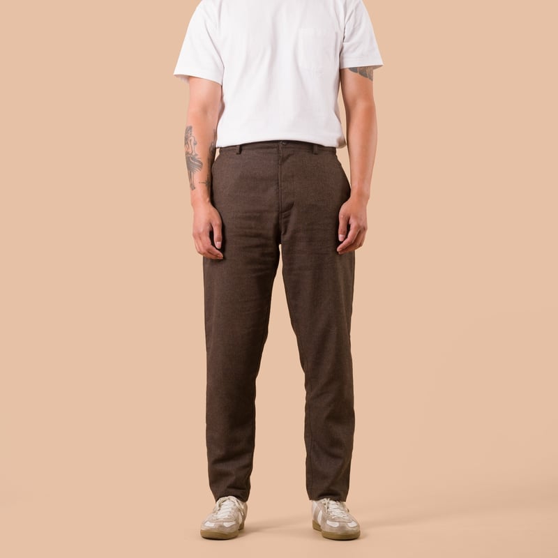 flaneurs worn front UNIVERSAL WORKS pantalon laine Recycled Italian Tweed Military Chino Brown
