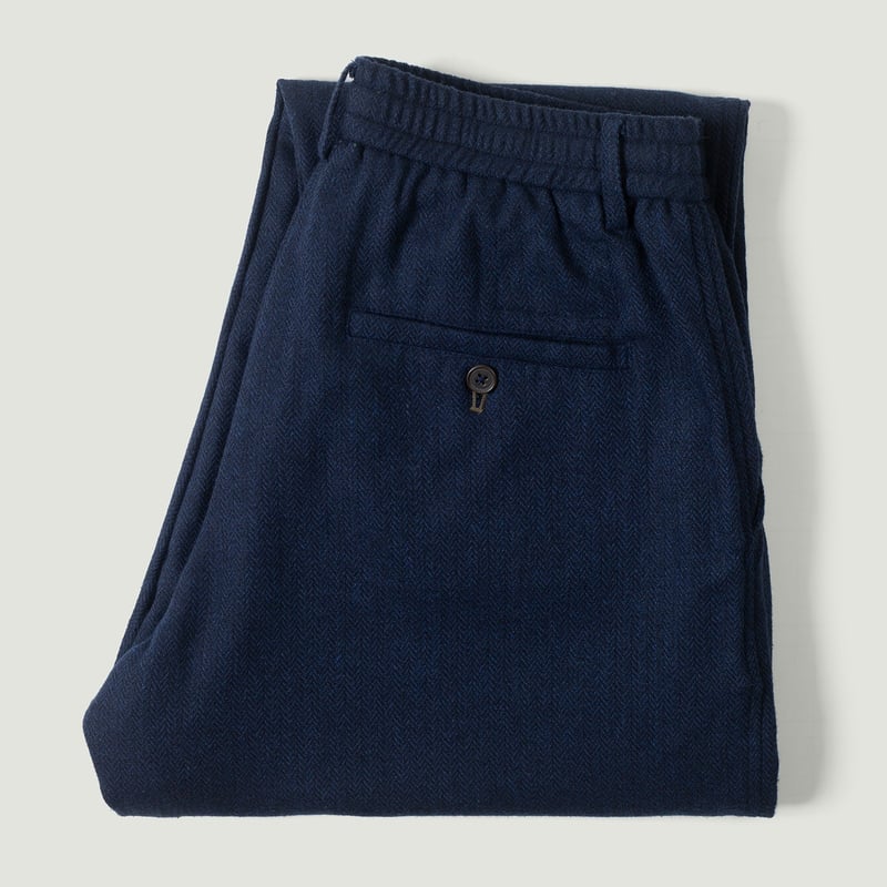 flaneurs Vignettes UNIVERSAL WORKS pantalon laine Wool Herringbone Pleated Track Pant Navy