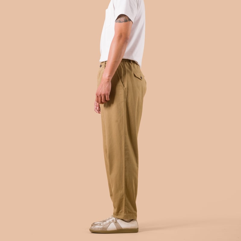 flaneurs worn side UNIVERSAL WORKS Brushed Moleskin Pleated Track Pant Sand