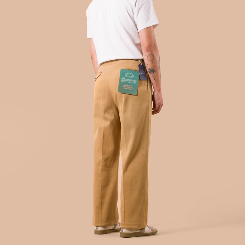 flaneurs BARNSTORMER 1849 FOB Factory American Fit Dobby Chinos Khaki worn back