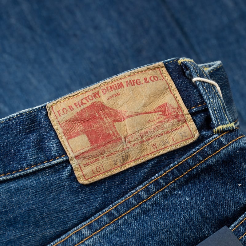 Flaneurs details FOB Factory F159 13oz Used Straight Selvedge Denim leather patch