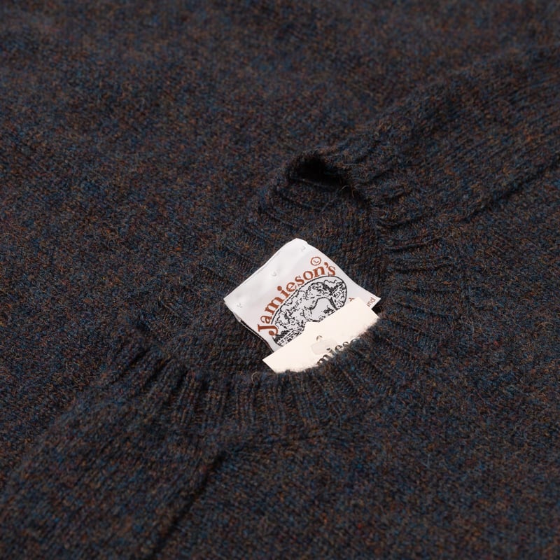 Image Flâneurs JAMIESON'S / Crewneck Saddle Shoulder Sweater Rosewood détail col