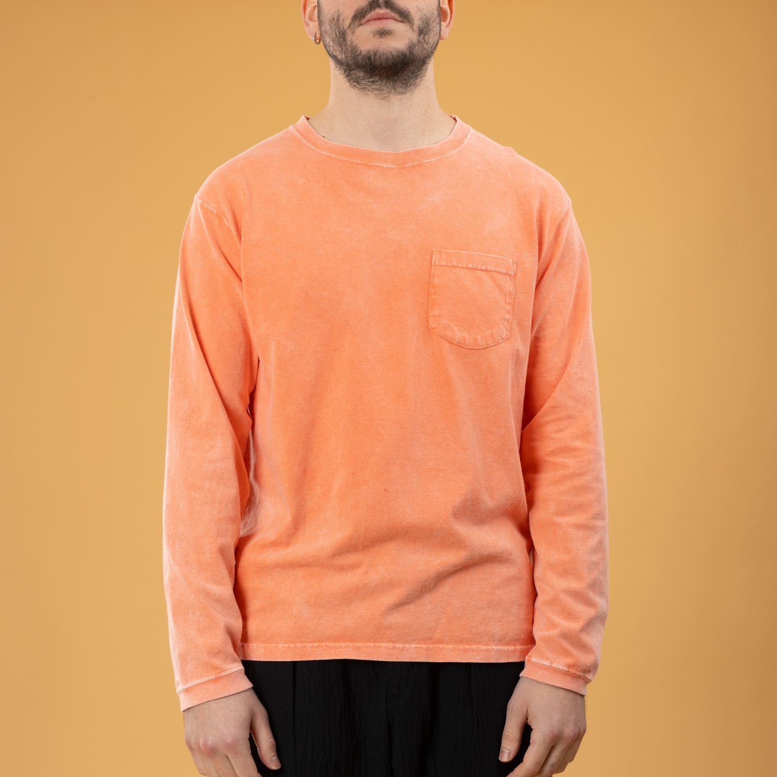 GOOD ON LS Pocket Crew Tee Vintage Dye Peach image, loafers worn from the front (2) GOOD ON LS Pocket Crew Tee Vintage Dye Peach image, loafers worn from the front (2)