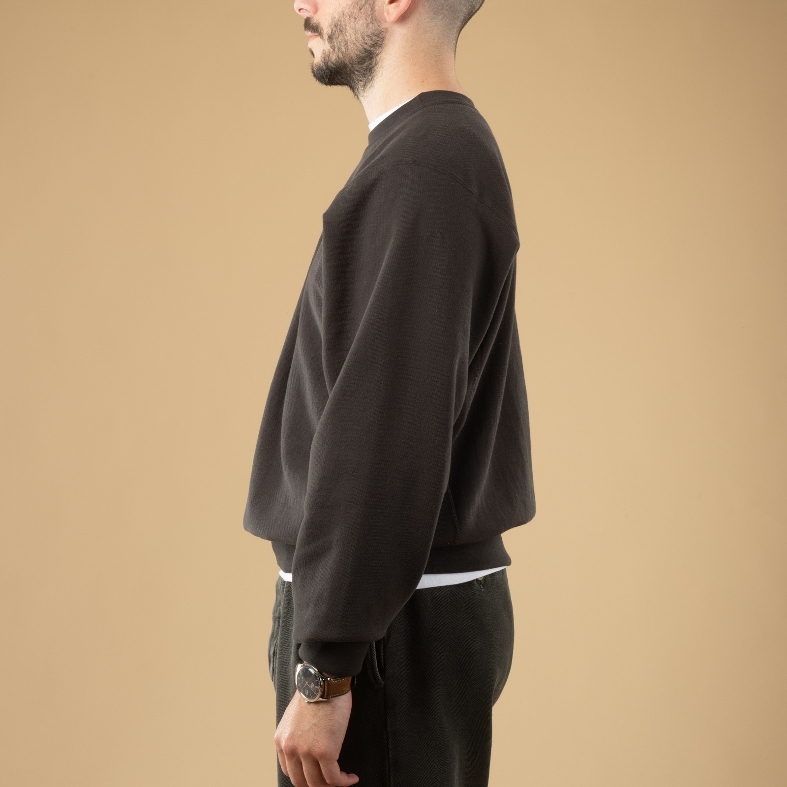 Image-Flâneurs_XX DEVELOPMENT / "SURE MFG" The Californians 60's Sweatshirt Midnight Wave_de-profil Image-Flâneurs_XX DEVELOPMENT / "SURE MFG" The Californians 60's Sweatshirt Midnight Wave_de-profil