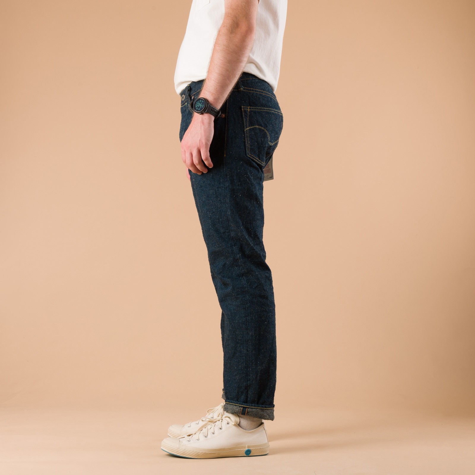 Image-Flâneurs_ONI DENIM / 622CCD-GOLV 15oz Relaxed Tapered "Greyish Olive" Crushed Concrete Denim_de-profil Image-Flâneurs_ONI DENIM / 622CCD-GOLV 15oz Relaxed Tapered "Greyish Olive" Crushed Concrete Denim_de-profil