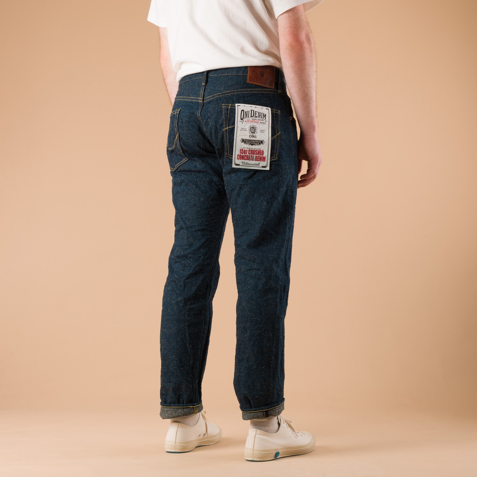 Image-Flâneurs_ONI DENIM / 622CCD-GOLV 15oz Relaxed Tapered "Greyish Olive" Crushed Concrete Denim_de-dos Image-Flâneurs_ONI DENIM / 622CCD-GOLV 15oz Relaxed Tapered "Greyish Olive" Crushed Concrete Denim_de-dos
