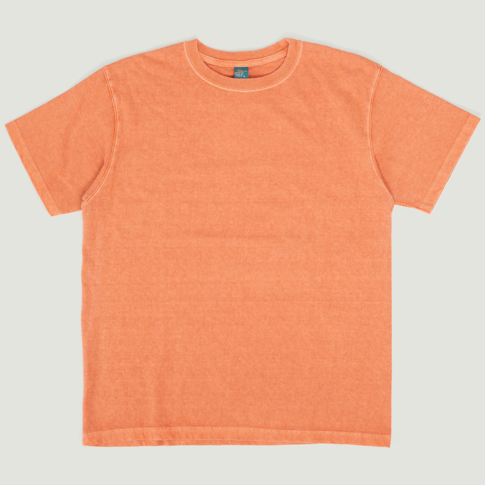 Short Sleeve Crew T-Shirt P-PersimmonThis phrase seems to refer to a short-sleeved crew neck t-shirt in the color pe