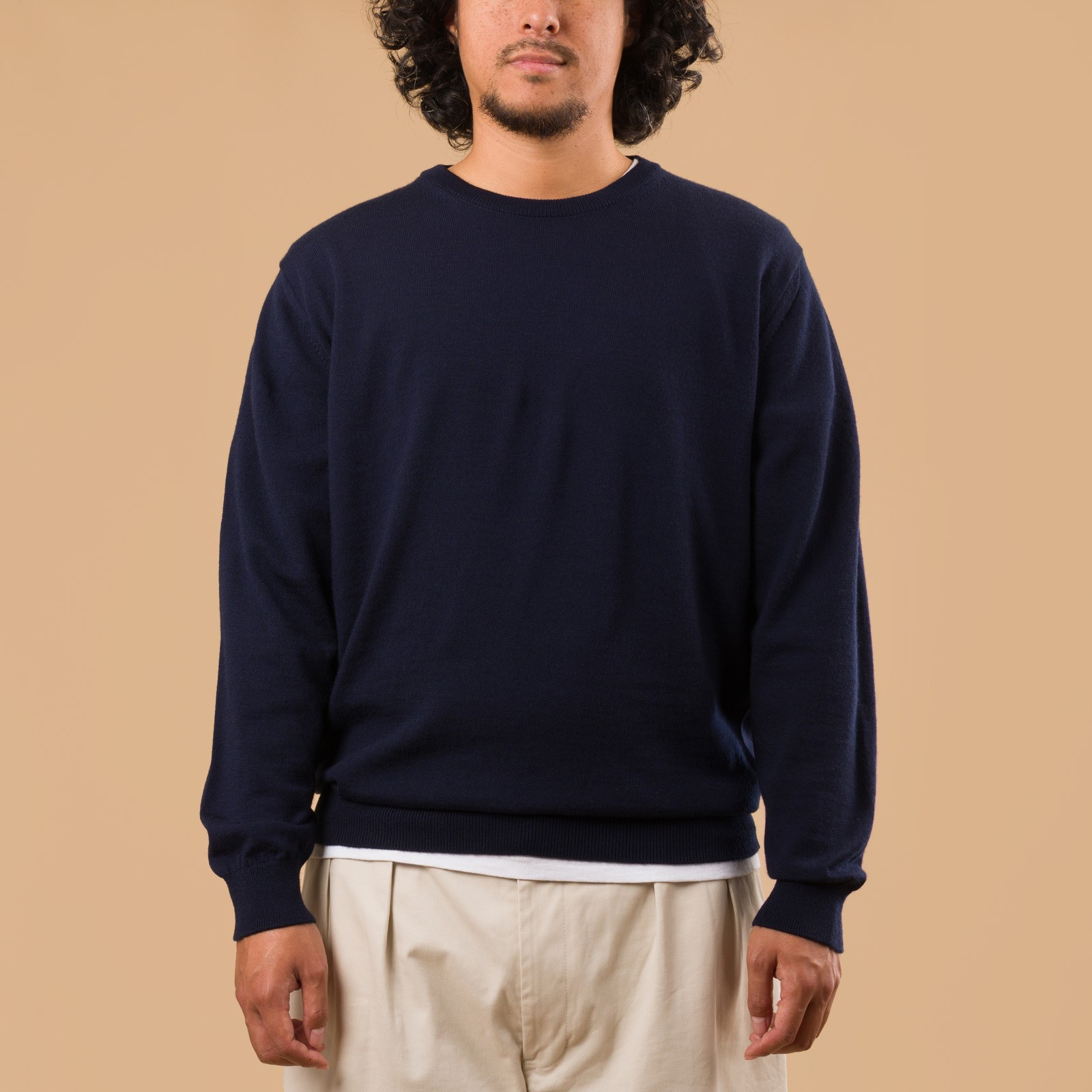 image flâneursMOONCASTLE 12G Wool Crew Neck Navy de face image flâneursMOONCASTLE 12G Wool Crew Neck Navy de face