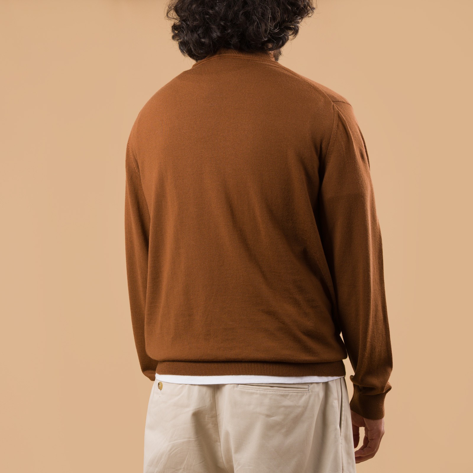 image flâneursMOONCASTLE 12G Wool Crew Neck nutmeg de dos image flâneursMOONCASTLE 12G Wool Crew Neck nutmeg de dos