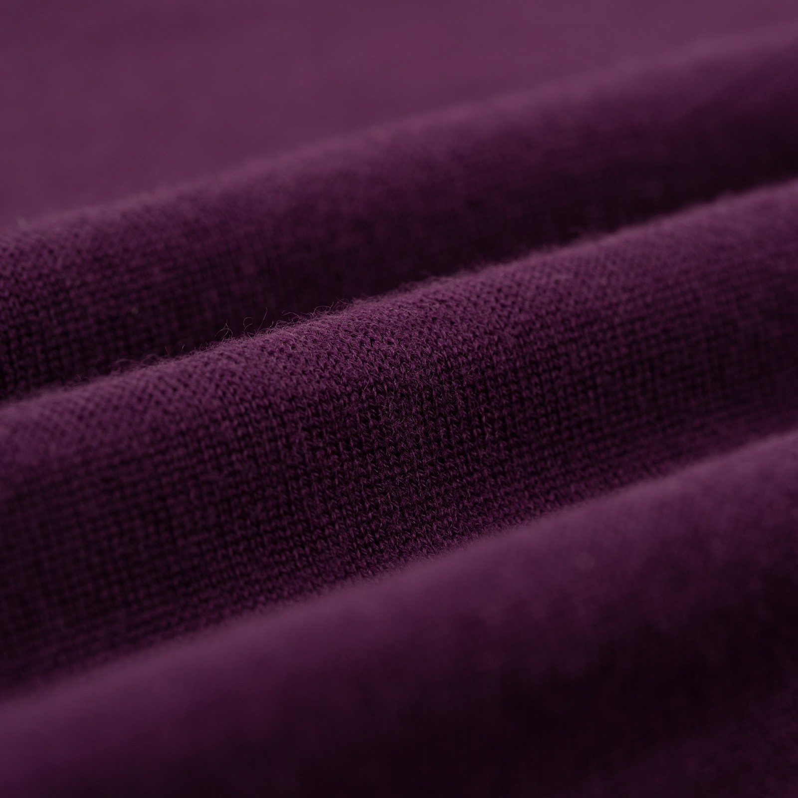 closeup flâneursMOONCASTLE 12G Wool Crew Neck purple closeup flâneursMOONCASTLE 12G Wool Crew Neck purple