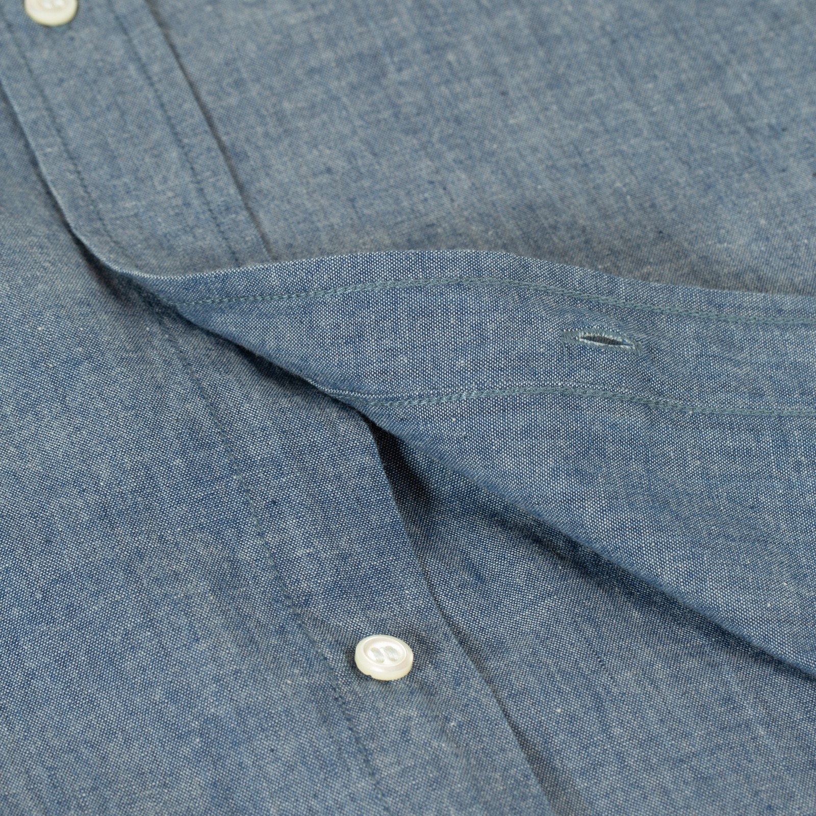Image-Flâneurs_FOB FACTORY / F3501 Chambray B.D. Shirt_Detail-1 Image-Flâneurs_FOB FACTORY / F3501 Chambray B.D. Shirt_Detail-1