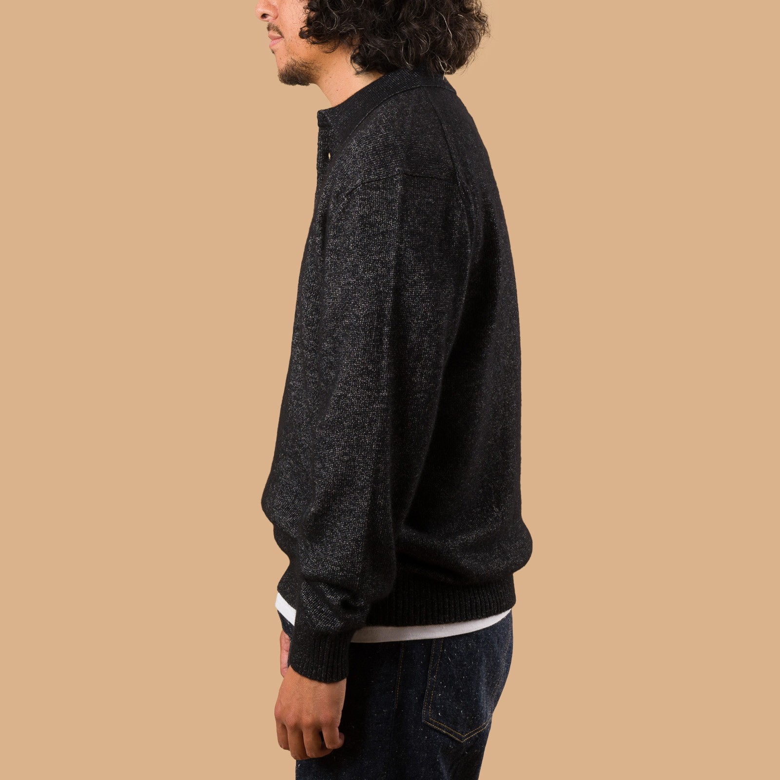 Image-Flâneurs_BEAMS PLUS / Knit Polo 9G Wool Silk Shaggy Yarn Black_de-profil Image-Flâneurs_BEAMS PLUS / Knit Polo 9G Wool Silk Shaggy Yarn Black_de-profil