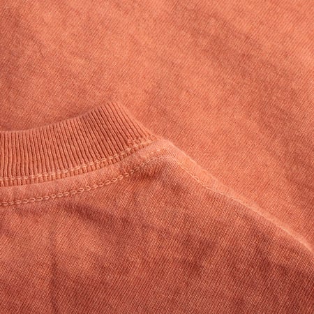 Short Sleeve Crew T-Shirt P-PersimmonThis phrase seems to refer to a short-sleeved crew neck t-shirt in the color pe