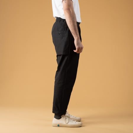 Jackman SS25-Back Nep Umps Pants Black side Flâneurs Image Jackman SS25-Back Nep Umps Pants Black side Flâneurs Image