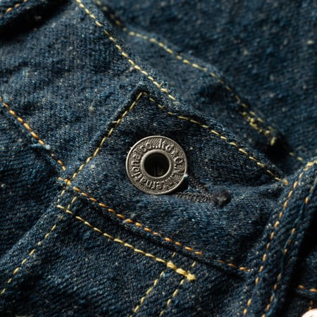 Image-Flâneurs_ONI DENIM / 622CCD-GOLV 15oz Relaxed Tapered "Greyish Olive" Crushed Concrete Denim_Détail-bouton Image-Flâneurs_ONI DENIM / 622CCD-GOLV 15oz Relaxed Tapered "Greyish Olive" Crushed Concrete Denim_Détail-bouton