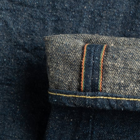 Image-Flâneurs_ONI DENIM / 622CCD-GOLV 15oz Relaxed Tapered "Greyish Olive" Crushed Concrete Denim_Détail-liseret Image-Flâneurs_ONI DENIM / 622CCD-GOLV 15oz Relaxed Tapered "Greyish Olive" Crushed Concrete Denim_Détail-liseret
