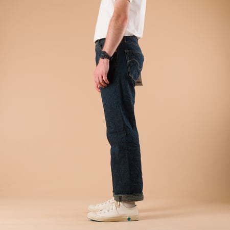 Image-Flâneurs_ONI DENIM / 288CCD-GOLV 15oz Regular Straight "Greyish Olive" Crushed Concrete Denim_de-profil Image-Flâneurs_ONI DENIM / 288CCD-GOLV 15oz Regular Straight "Greyish Olive" Crushed Concrete Denim_de-profil