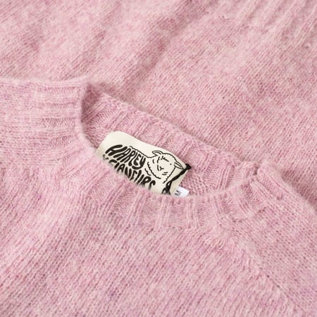 pull laine ecossais Harley of Scotland X Flâneurs détail-pink lavender pull laine ecossais Harley of Scotland X Flâneurs détail-pink lavender