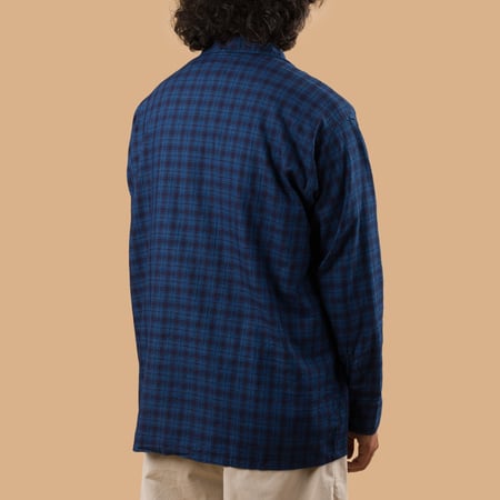 Image-Flâneurs_BEAMS PLUS / Mil Open Collar Indigo Dobby Mini Plaid_de-dos Image-Flâneurs_BEAMS PLUS / Mil Open Collar Indigo Dobby Mini Plaid_de-dos