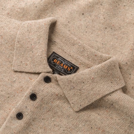 Image-Flâneurs_AW25 BEAMS PLUS  Knit Polo Nep 9G beige détail 1 Image-Flâneurs_AW25 BEAMS PLUS  Knit Polo Nep 9G beige détail 1