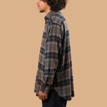 Image-Flâneurs_BEAMS PLUS / BD Classic Fit Indian Flannel Plaid Over Dye Green_de-profil Image-Flâneurs_BEAMS PLUS / BD Classic Fit Indian Flannel Plaid Over Dye Green_de-profil