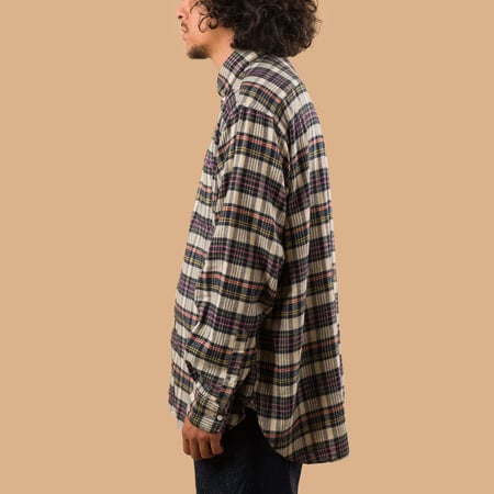 Image-Flâneurs_BEAMS PLUS / BD Classic Fit Indian Flannel Plaid Beige_de-profil Image-Flâneurs_BEAMS PLUS / BD Classic Fit Indian Flannel Plaid Beige_de-profil
