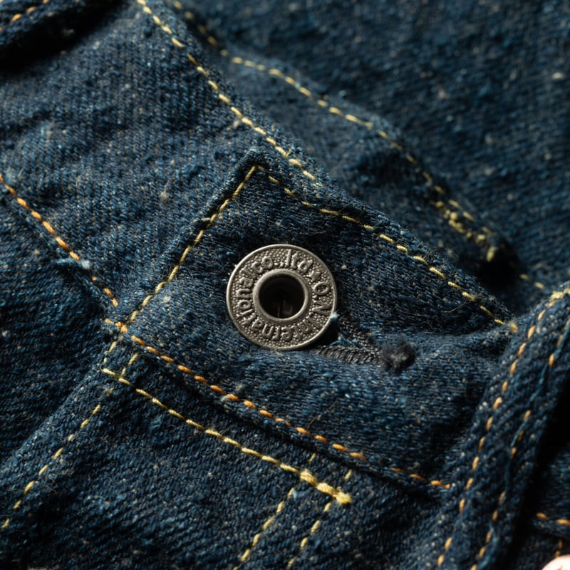 Image-Flâneurs_ONI DENIM / 622CCD-GOLV 15oz Relaxed Tapered "Greyish Olive" Crushed Concrete Denim_Détail-bouton Image-Flâneurs_ONI DENIM / 622CCD-GOLV 15oz Relaxed Tapered "Greyish Olive" Crushed Concrete Denim_Détail-bouton