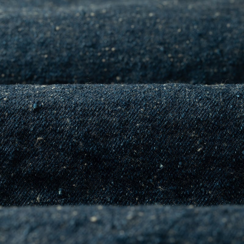 Image-Flâneurs_ONI DENIM / 622CCD-GOLV 15oz Relaxed Tapered "Greyish Olive" Crushed Concrete Denim_Détail-matière Image-Flâneurs_ONI DENIM / 622CCD-GOLV 15oz Relaxed Tapered "Greyish Olive" Crushed Concrete Denim_Détail-matière