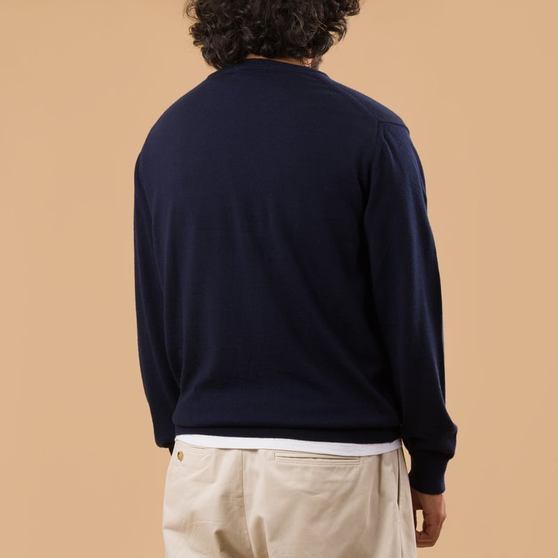 image flâneursMOONCASTLE 12G Wool Crew Neck Navy de dos image flâneursMOONCASTLE 12G Wool Crew Neck Navy de dos