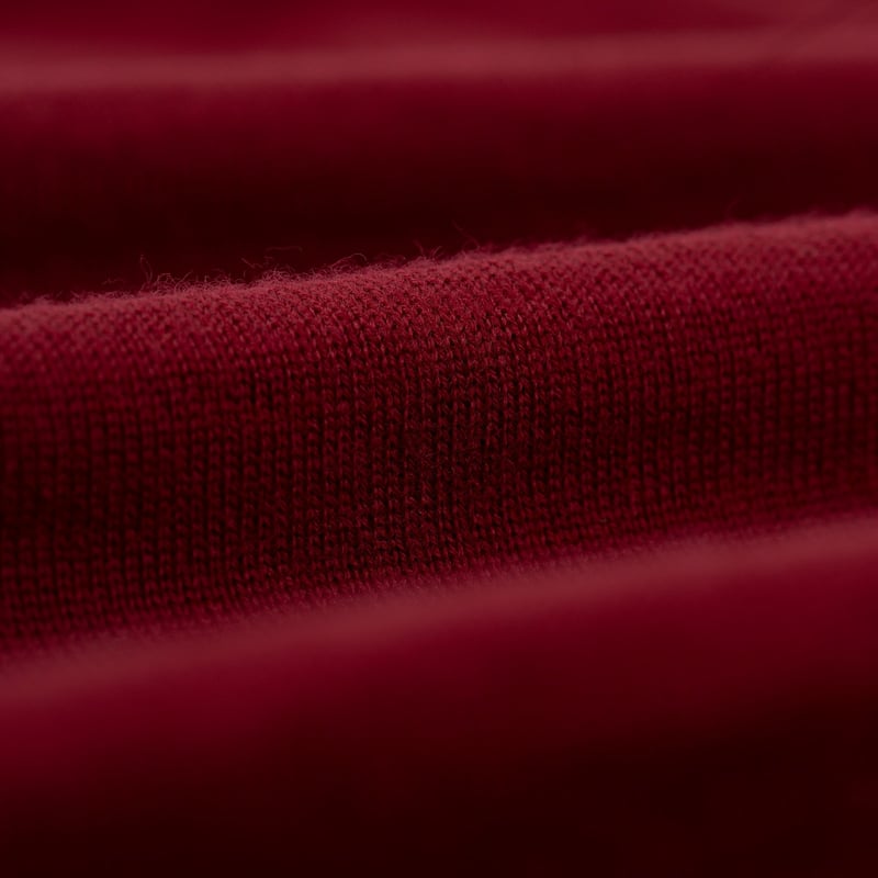 closeup flâneursMOONCASTLE 12G Wool Crew Neck burgundy closeup flâneursMOONCASTLE 12G Wool Crew Neck burgundy