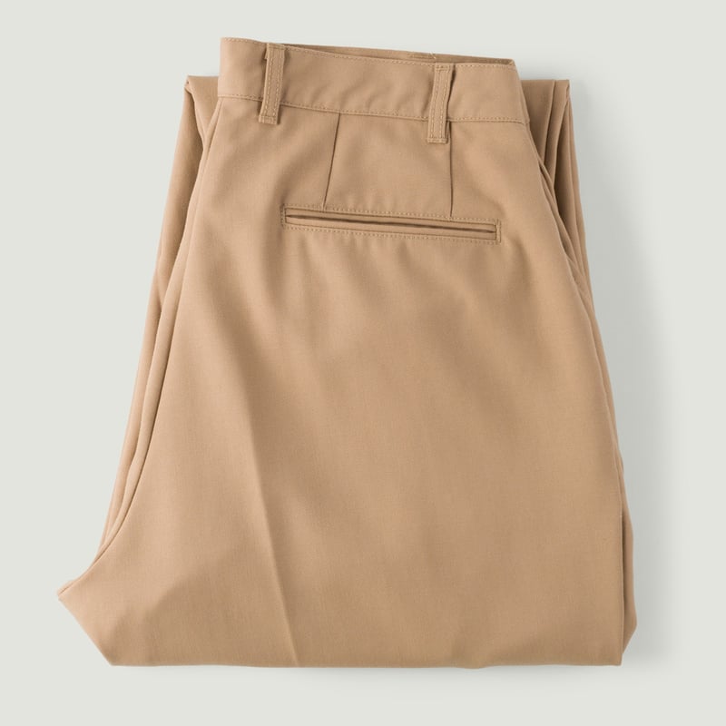 Image-Flâneurs_BEAMS PLUS / 2 Pleats Tapered Laundry Wool Khaki_Vignette Image-Flâneurs_BEAMS PLUS / 2 Pleats Tapered Laundry Wool Khaki_Vignette